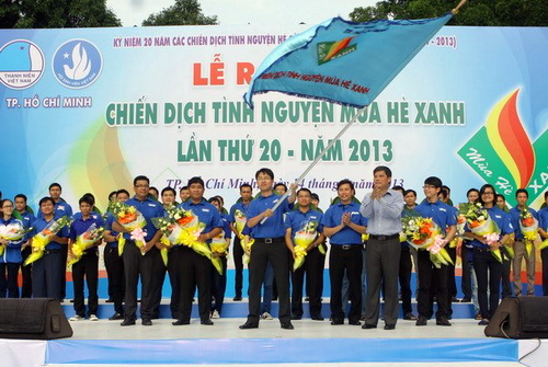 Thanh niên tình nguyện Thành phố Hồ Chí Minh ra quân Chiến dịch tình nguyện Mùa Hè xanh 2013